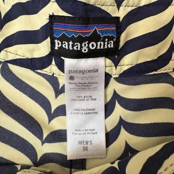 Patagonia Wavefarer Boardshorts Men’s Size 36 Yellow Navy Wave Pattern - Picture 3 of 4